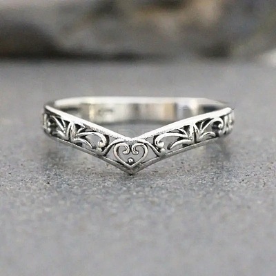 Hollow Out V-Shaped Heart Pattern Brass Finger Rings FS-WGACF43-04-1