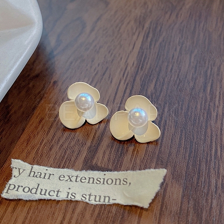 Pearl Stud Earrings WG26184-39-1