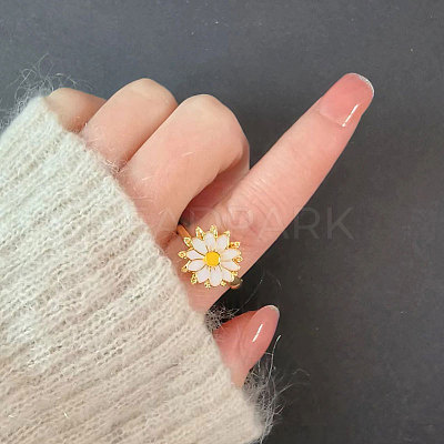 Daisy Rotatable Finger Ring for Women PW-WGB93E2-01-1